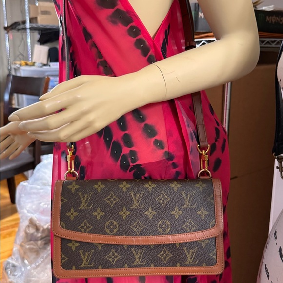 Louis Vuitton Dame Clutch Pouch professionally converted to Sling Cross-bag - Picture 3 of 16